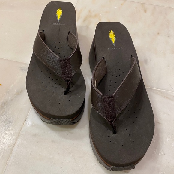 volatile flip flops size 9
